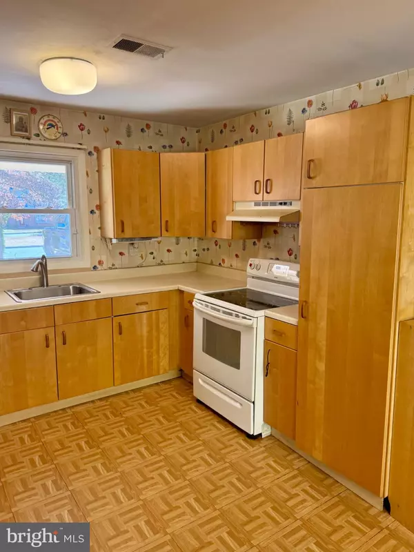 Springfield, VA 22153,8804 STRAUSE