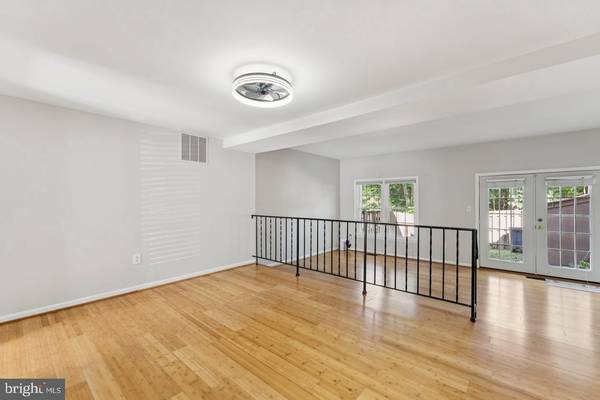 Woodbridge, VA 22192,12098 WINONA DR