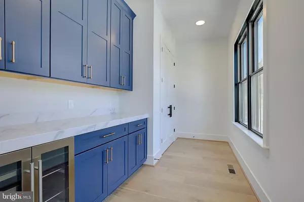 Annapolis, MD 21403,48A E LAKE DR