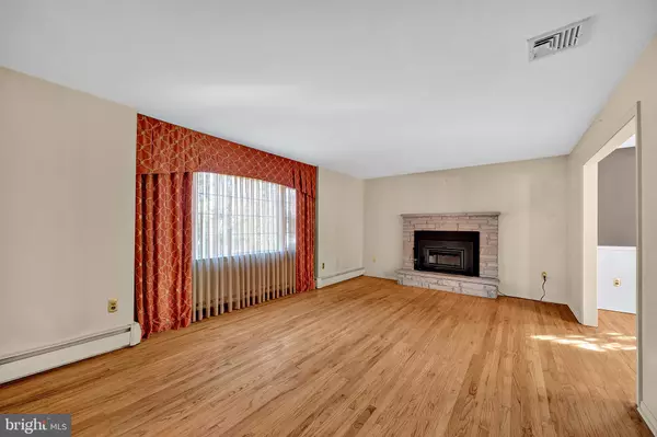 Ewing, NJ 08618,4 OLD FORGE