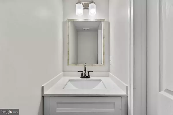 Manassas Park, VA 20111,8529 ENGLEWOOD CT