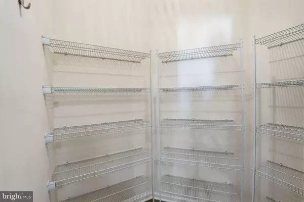 Aldie, VA 20105,41895 CATHEDRAL VALLEY SQ #302