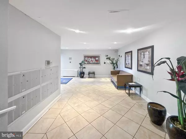 Hyattsville, MD 20782,1005 CHILLUM RD #317