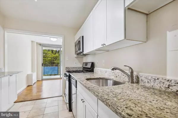 Rockville, MD 20852,10401 GROSVENOR PL #427