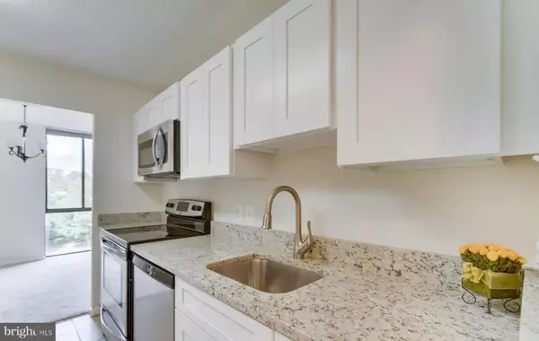 Falls Church, VA 22043,2311 PIMMIT DR #808