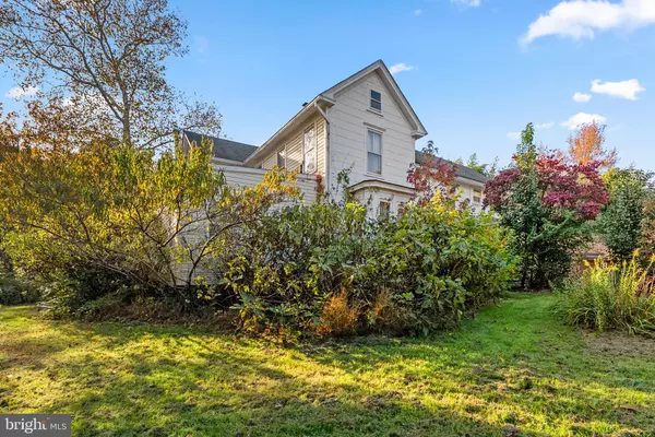 Bowie, MD 20720,7711 HILLMEADE RD