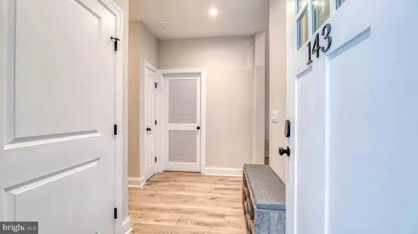 Wildwood, NJ 08260,143 E PINE AVE