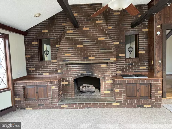 Holmes, PA 19043,328 HUTCHINSON TER #UNIT A (FIRST FLOOR)