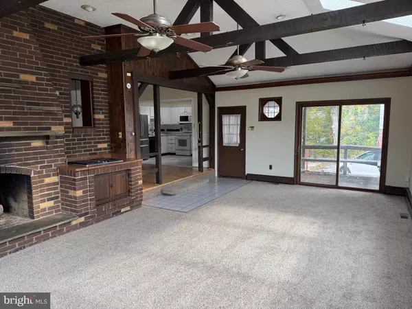 Holmes, PA 19043,328 HUTCHINSON TER #UNIT A (FIRST FLOOR)