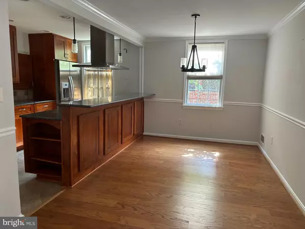 Alexandria, VA 22314,1037 N PITT ST