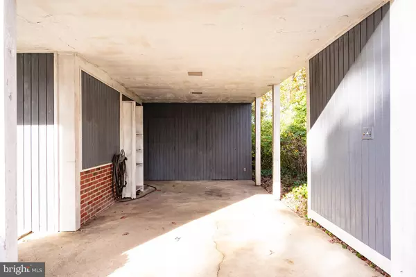 Alexandria, VA 22307,1911 MARTHAS RD