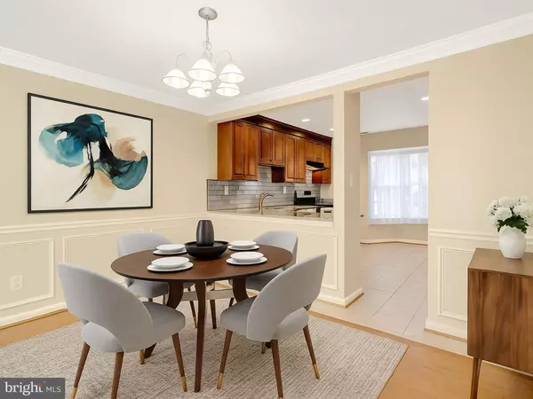 Chantilly, VA 20151,13776 FLOWING BROOK CT #31-A