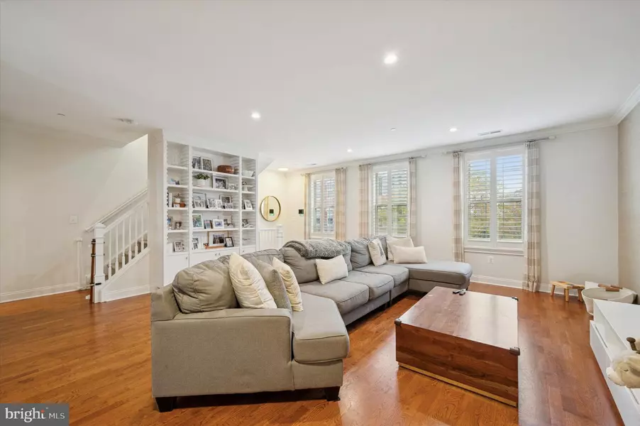 610 CAPTAINS WAY, Philadelphia, PA 19146