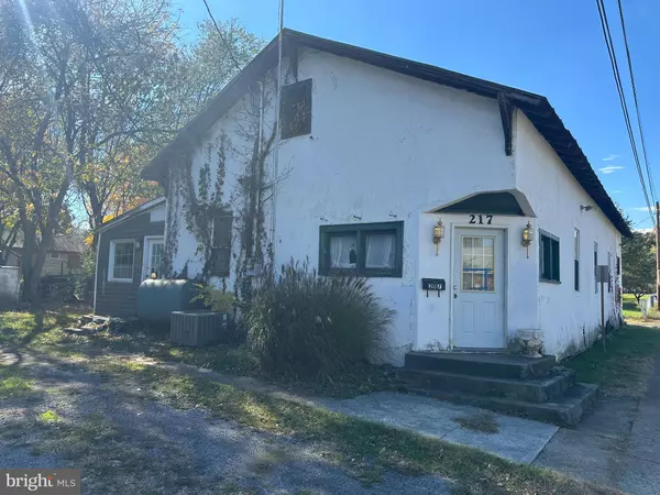 217 LAUREL ST, Front Royal, VA 22630