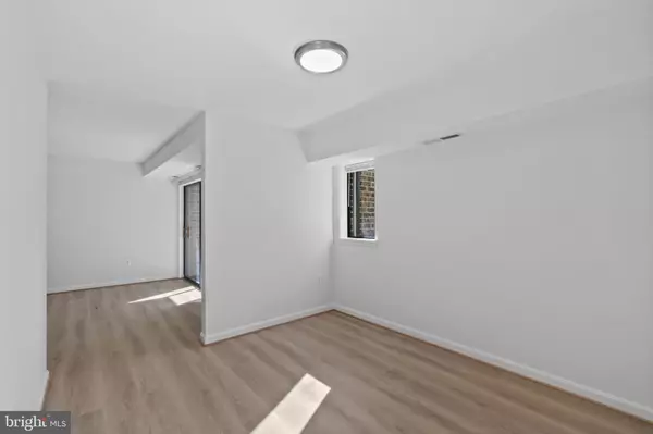 Annapolis, MD 21403,13 SILVERWOOD CIR #2