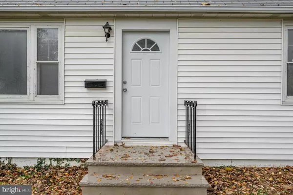 Trenton, NJ 08648,708 NATHAN HALE AVE