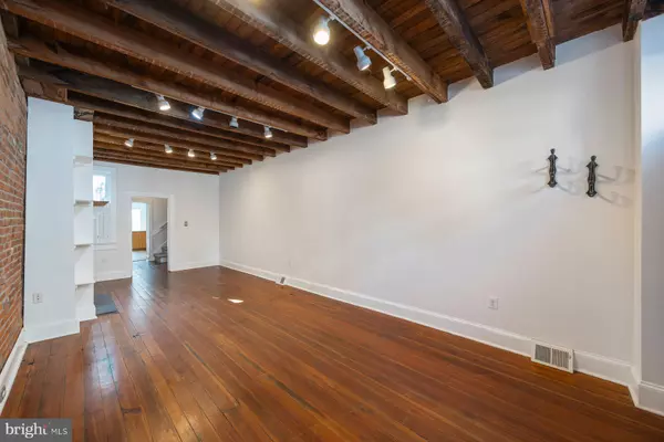 Baltimore, MD 21231,1913 E LOMBARD ST