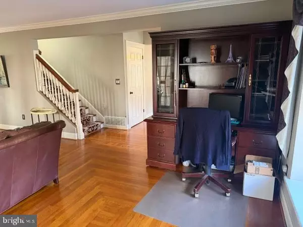 Mechanicsburg, PA 17055,517 W MAIN ST