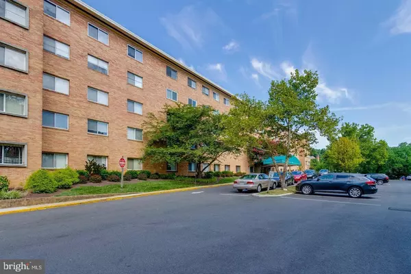 750 S DICKERSON ST #402, Arlington, VA 22204