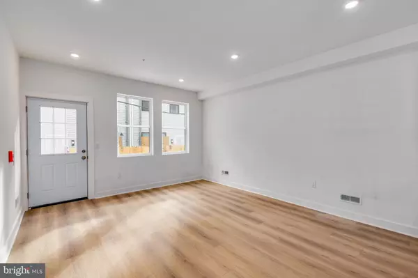 Philadelphia, PA 19133,1222 W SILVER ST #1