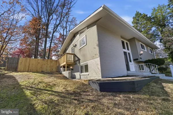 Springfield, VA 22152,7717 GLENISTER DR