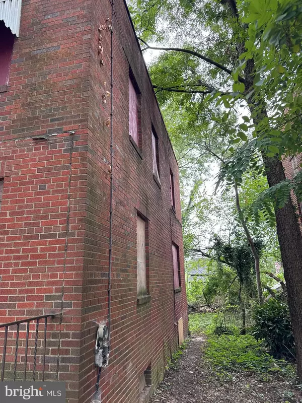 Washington, DC 20019,715 31ST ST SE