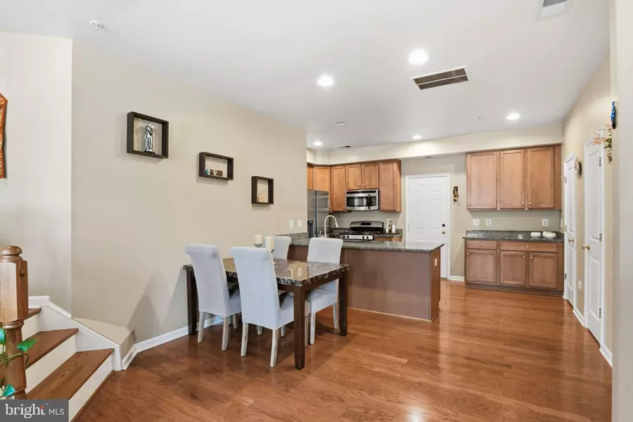 8013 CRESCENT PARK DR, Gainesville, VA 20155