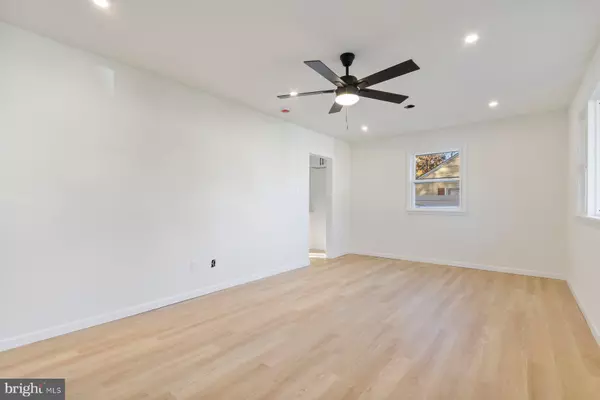 Woodbury, NJ 08096,433 TROWBRIDGE AVE