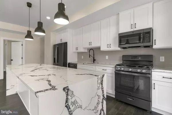 Philadelphia, PA 19125,1868 FRANKFORD AVE #301