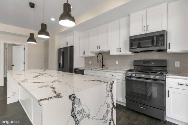 Philadelphia, PA 19125,1868 FRANKFORD AVE #301