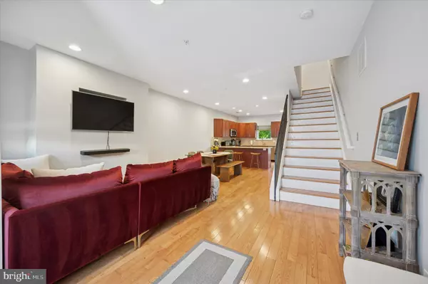 Philadelphia, PA 19127,4128 APPLE ST