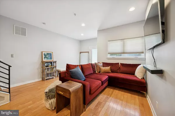 Philadelphia, PA 19127,4128 APPLE ST