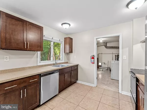 Willingboro, NJ 08046,10 SHELBOURNE LN