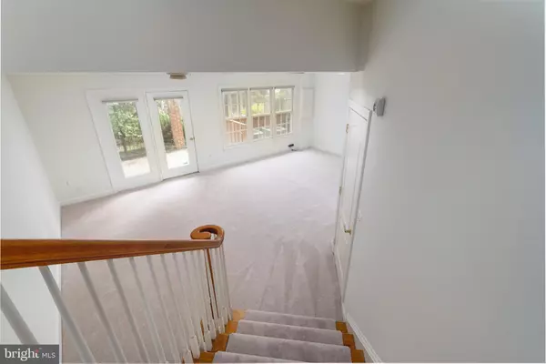 Mclean, VA 22102,7425 SENECA RIDGE DR