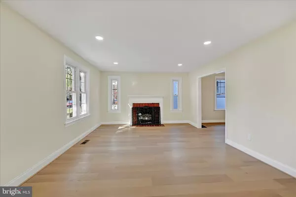 Catonsville, MD 21228,19 DUNMORE RD