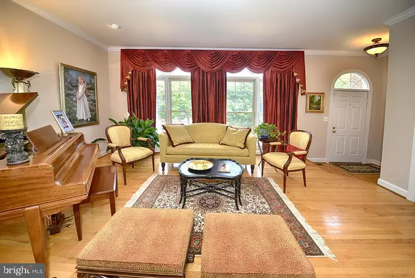 Vienna, VA 22181,2702 PEMBSLY DR