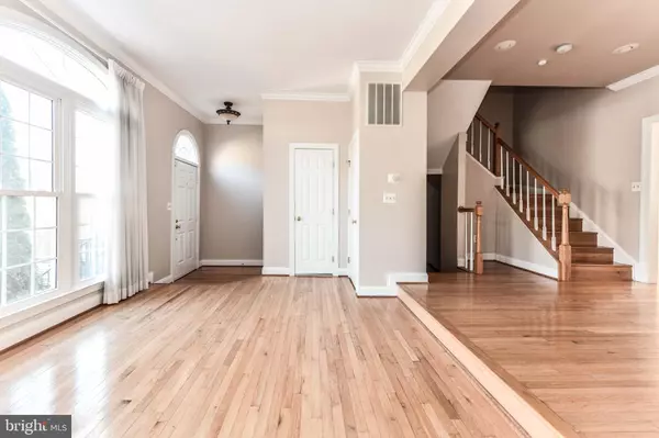 Vienna, VA 22181,2702 PEMBSLY DR