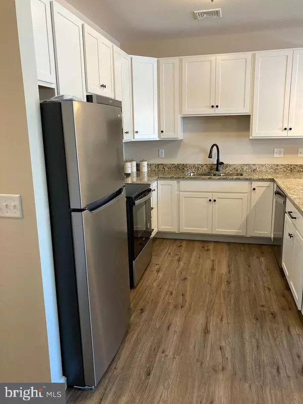 New Holland, PA 17557,376 E MAIN ST #204