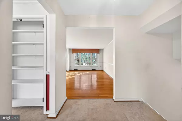 Herndon, VA 20171,13603 FLORIS ST