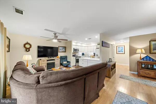 Haddonfield, NJ 08033,215 HADDONFIELD COMMONS