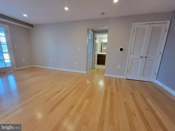 Arlington, VA 22204,4151 S FOUR MILE RUN DR #203