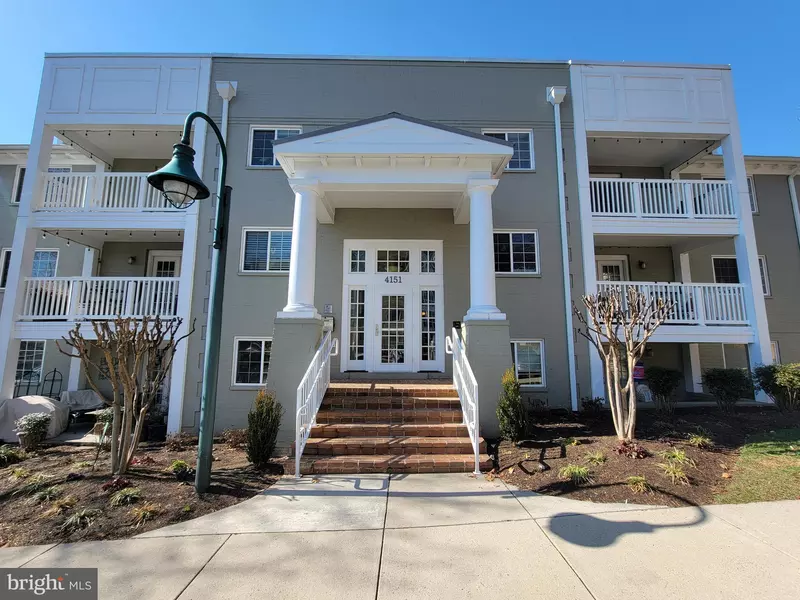 4151 S FOUR MILE RUN DR #203, Arlington, VA 22204