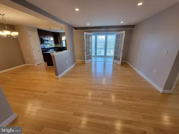 Arlington, VA 22204,4151 S FOUR MILE RUN DR #203