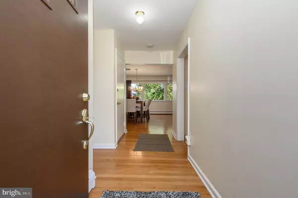 Ewing, NJ 08618,4 HICKORY HILL DR