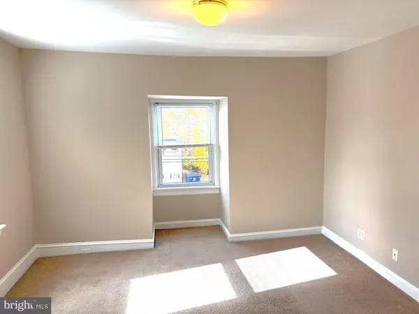 Abington, PA 19001,1643 ROCKWELL RD #5