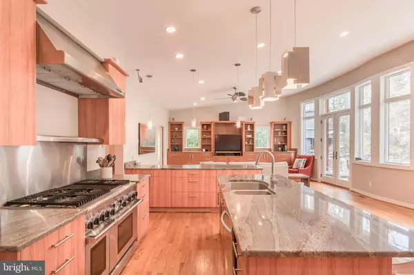 Falls Church, VA 22044,6420 CROSSWOODS DR