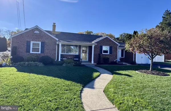 6 REGENT CIR, Wilmington, DE 19808