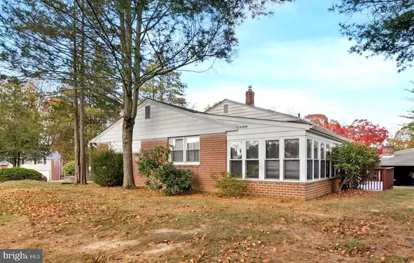 Broomall, PA 19008,11 LINDEN DR