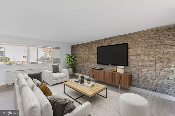 Hyattsville, MD 20782,5601 PARKER HOUSE TER #213