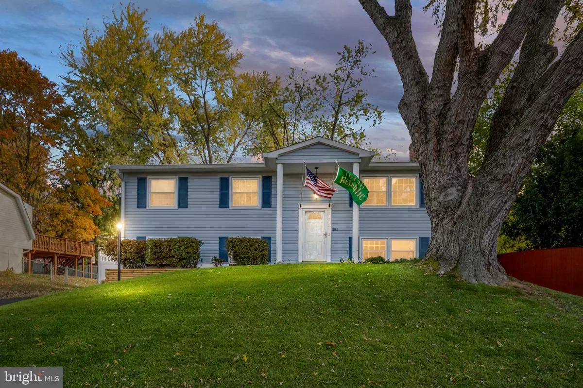 Woodbridge, VA 22193,13707 MAPLEDALE AVE